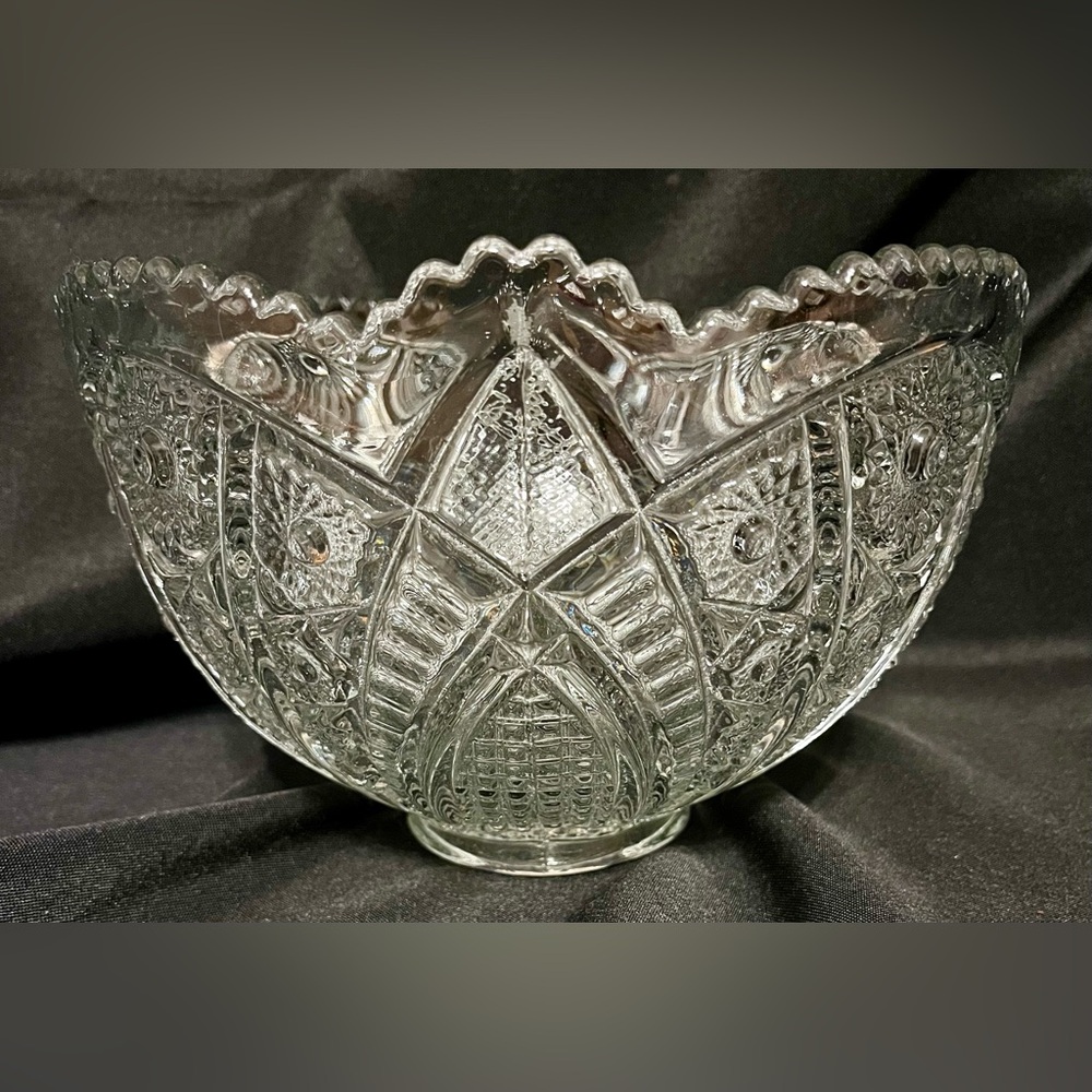 Vintage McKee "Prescut" Sunburst Pattern Punch Bowl 9" Heavy Glass Centerpiece